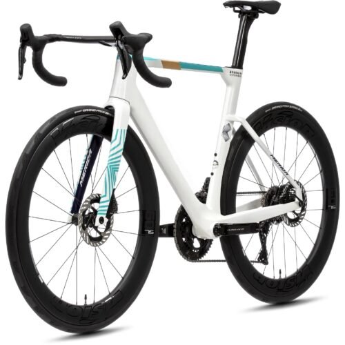 sunremo_2025_0378.jpg Race Speed Aero Carbon Road Bike Shimano 105 Integrated Components