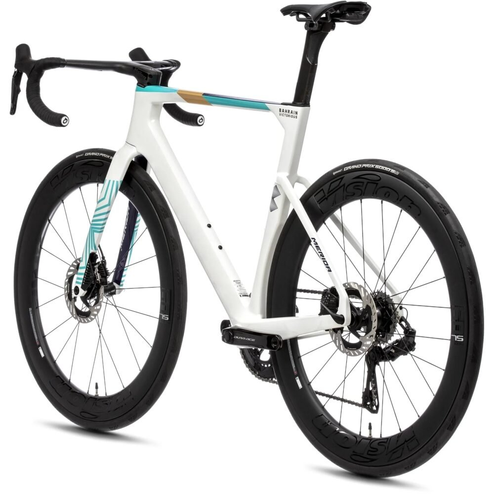 sunremo_2025_0380.jpg Race Speed Aero Carbon Road Bike Shimano 105 Integrated Components