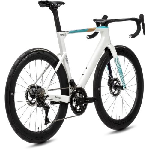 sunremo_2025_0382.jpg Race Speed Aero Carbon Road Bike Shimano 105 Integrated Components