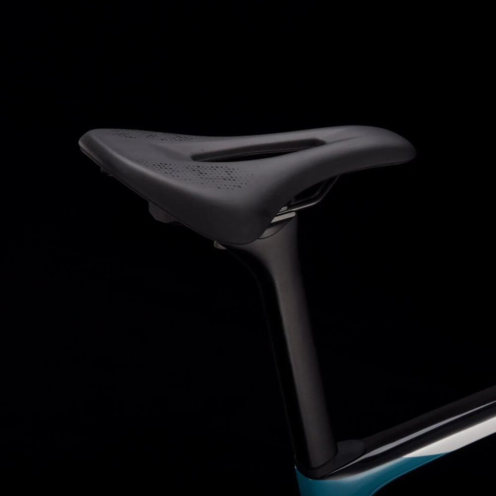 T1000 Carbon UCI Road Bike - Shimano 105 Di2 Shifting | Full Integrated Cables | Lightweight Durable