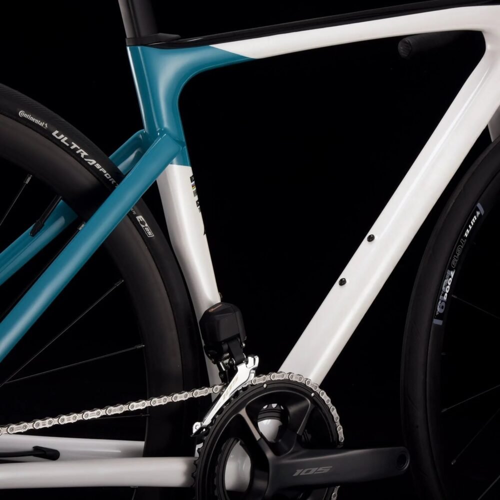 T1000 Carbon UCI Road Bike - Shimano 105 Di2 Shifting | Full Integrated Cables | Lightweight Durable