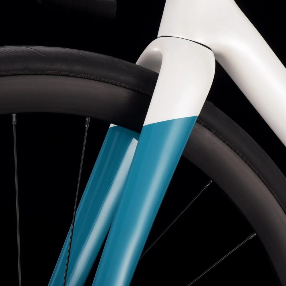 T1000 Carbon UCI Road Bike - Shimano 105 Di2 Shifting | Full Integrated Cables | Lightweight Durable