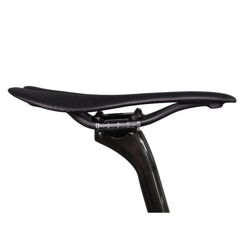 Race-Ready Carbon Gravel Bike | GRX600 Drivetrain & 700C Wheels