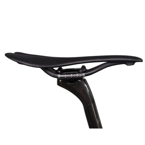 Race-Ready Carbon Gravel Bike | GRX600 Drivetrain & 700C Wheels