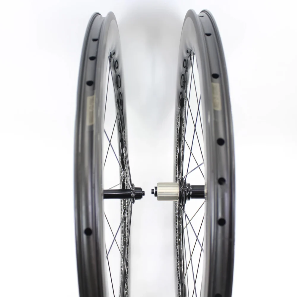 700C Road Bike Carbon Wheelset Clincher Tubeless 65mm Depth 25mm Width V Brake