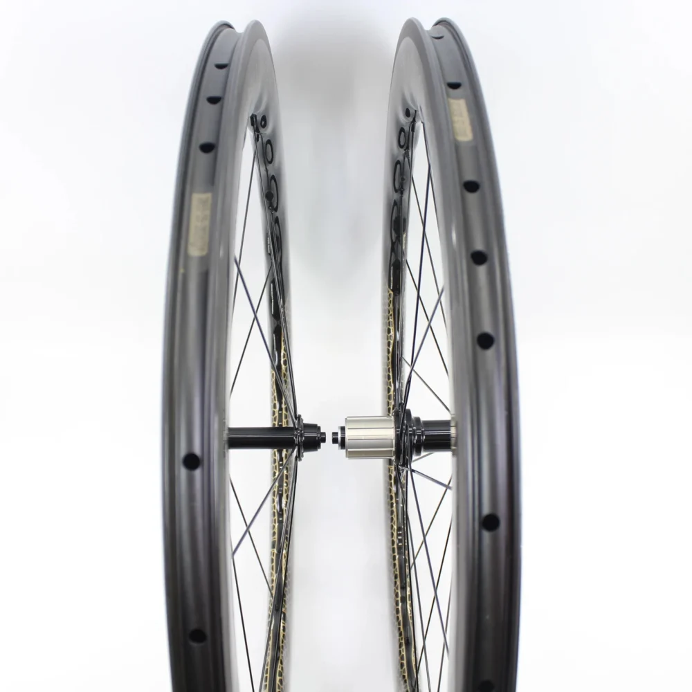 700C Road Bike Carbon Wheelset Clincher Tubeless 65mm Depth 25mm Width V Brake
