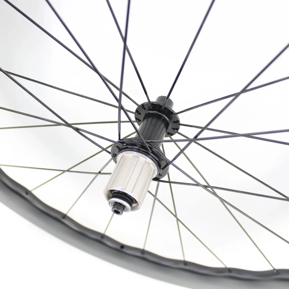 700C Road Bike Carbon Wheelset Clincher Tubeless 65mm Depth 25mm Width V Brake